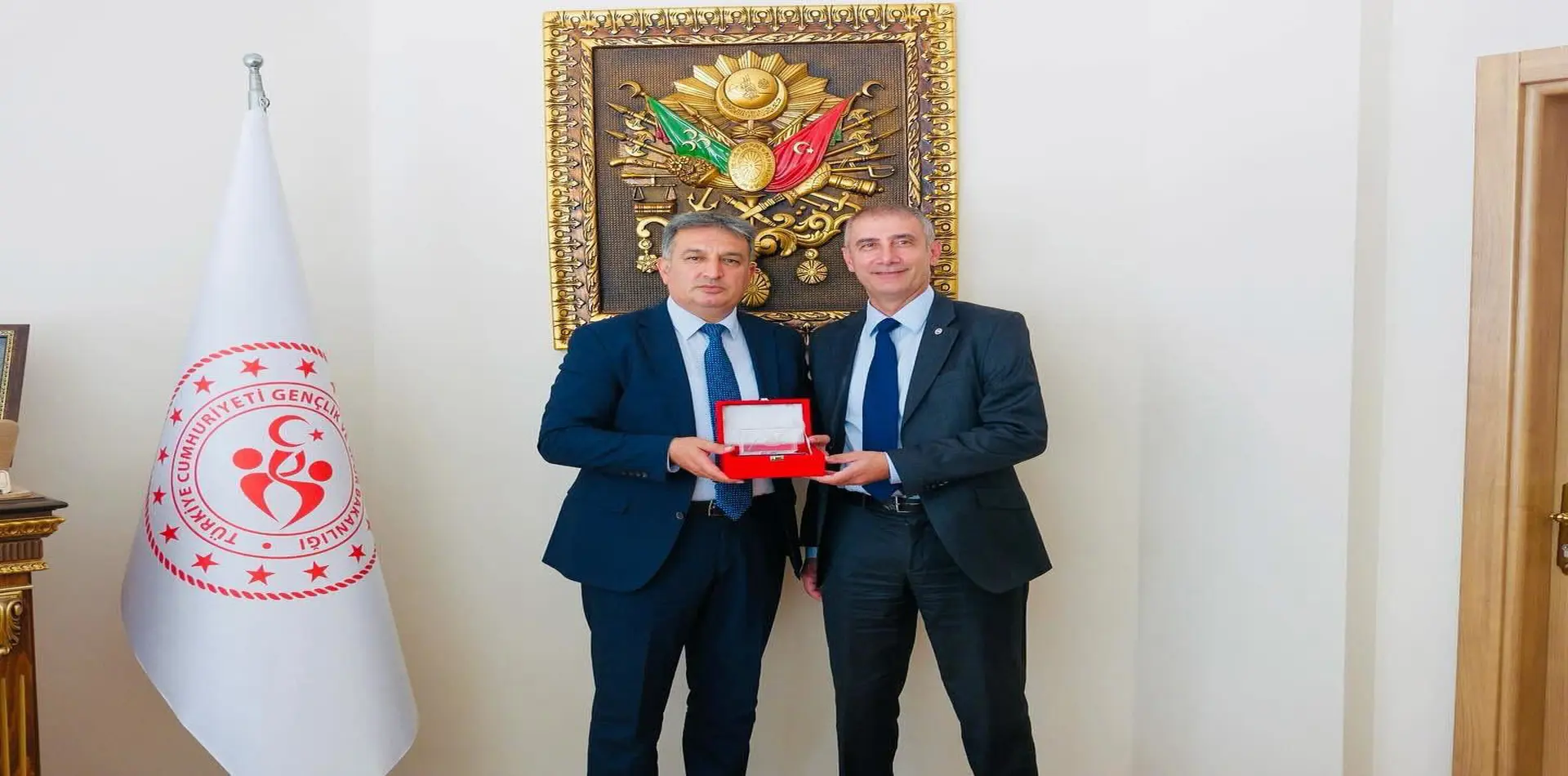 Başkanı Dr. Ahmet Karadağ, İzmir Gençlik ve Spor İl Müdürü Murat Eskici'yi ziyaret etti